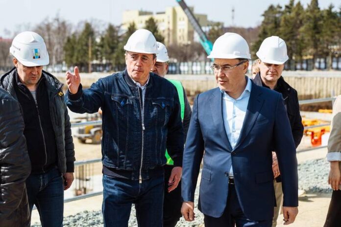 Министры Валерий Фальков и Алексей Чекунков осмотрели стройку кампуса СахГу